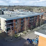 Stylish Stay In Watford With Balcony And Parking