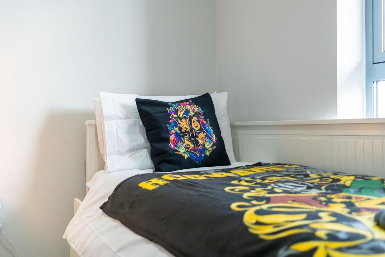Apartment Stylish In Watford With Balcony And Parking