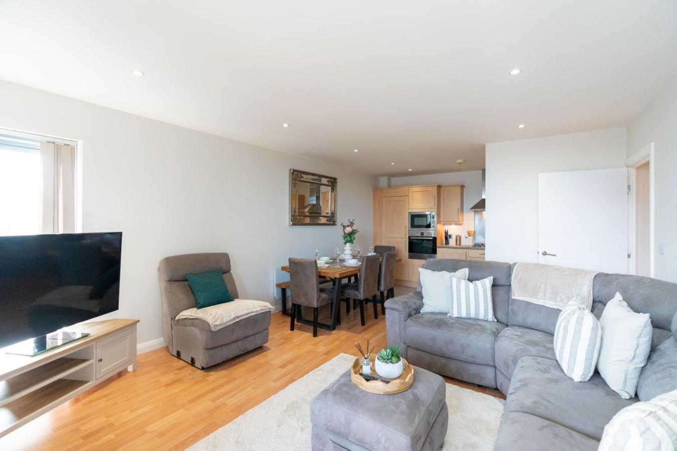 Apartment Stylish In Watford With Balcony And Parking *