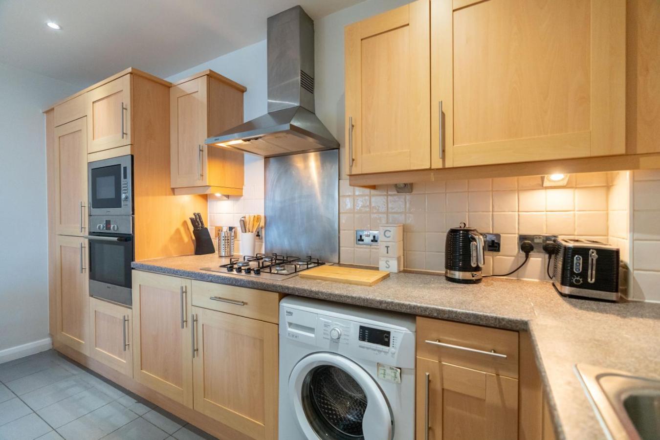 Stylish In Watford With Balcony And Parking Watford (Hertfordshire)