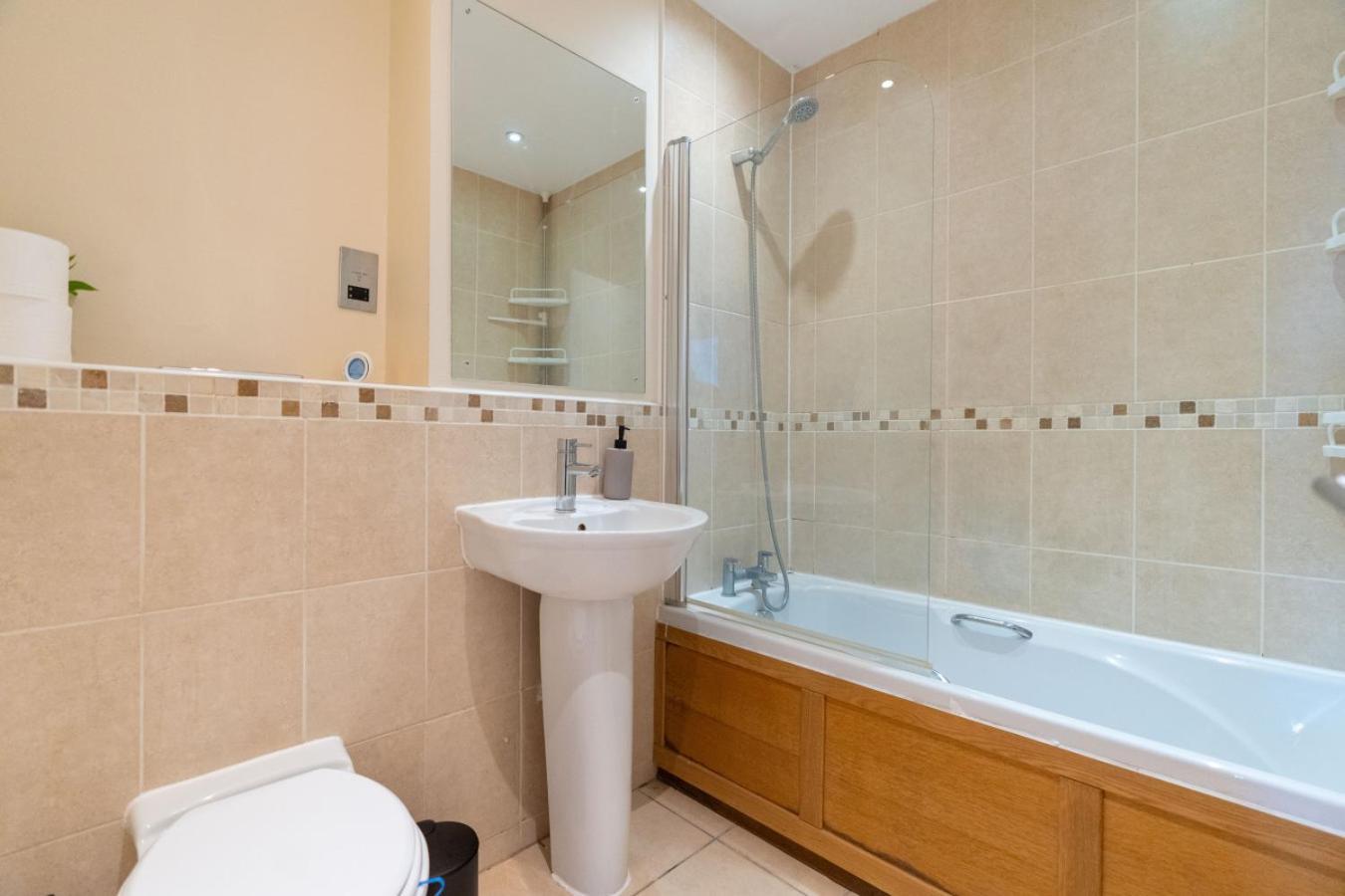 Stylish In Watford With Balcony And Parking * Watford (Hertfordshire)