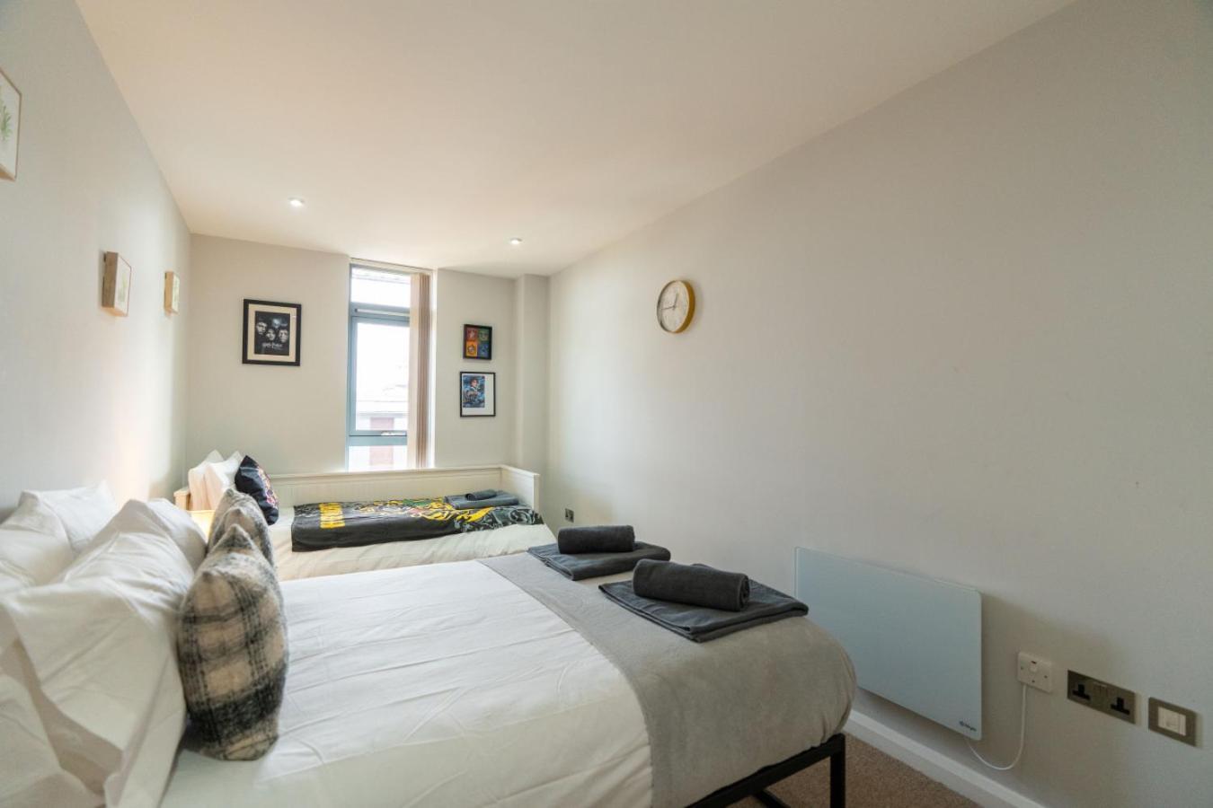 Apartment Stylish In Watford With Balcony And Parking