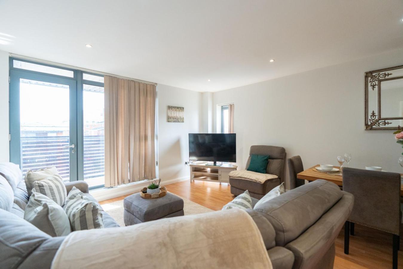Stylish In Watford With Balcony And Parking Watford (Hertfordshire)