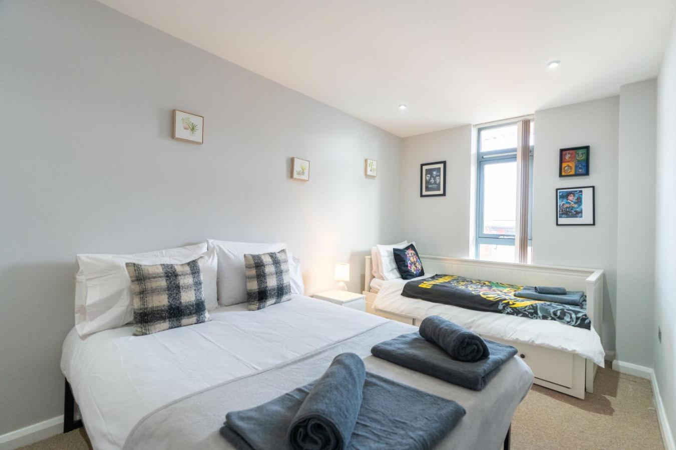 Stylish In Watford With Balcony And Parking Apartment *